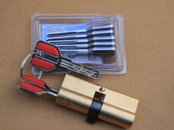 金秀24小时上门开锁公司